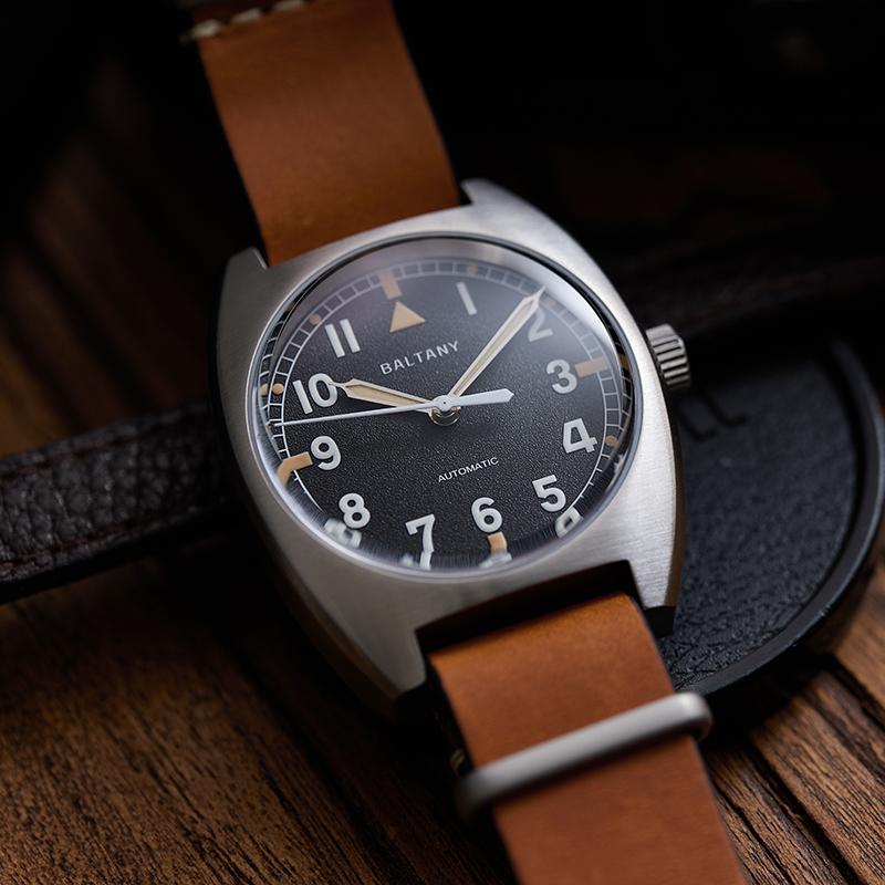 Baltany Retro Military Style Pilot\'s Tonneau Watch S2001B