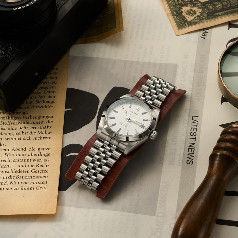 36mm Engine Turned Bezel Classic Linen Dial Dress Watch S4102