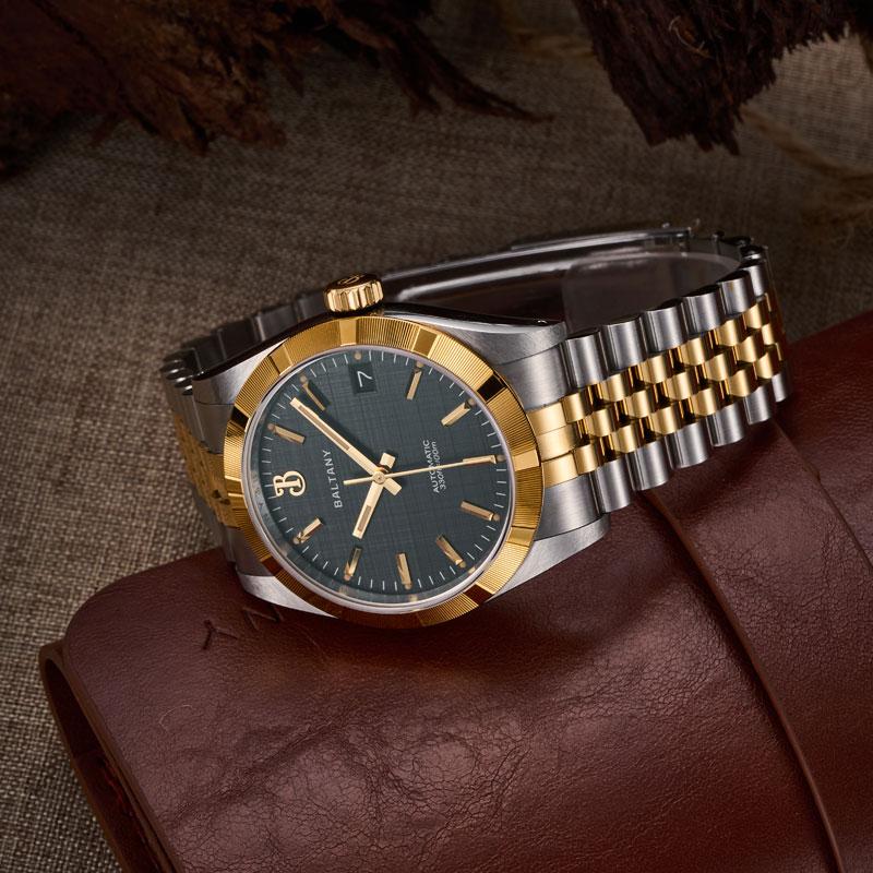 36mm Engine Turned Bezel Classic Linen Dial Dress Watch S4102