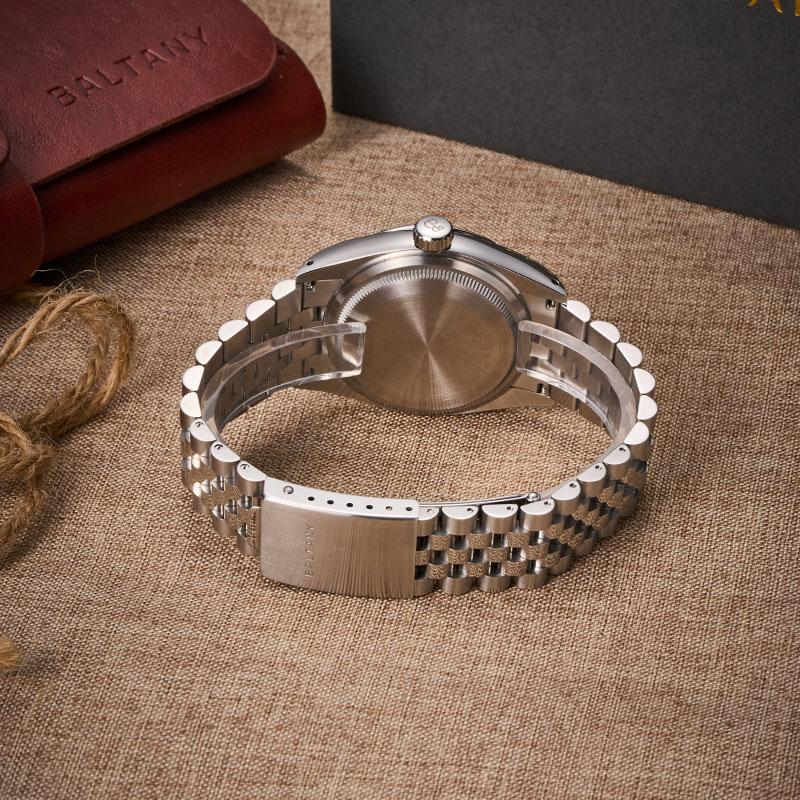 36mm Engine Turned Bezel Classic Linen Dial Dress Watch S4102